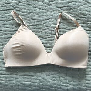 NWOT Skims Wireless T-Shirt Bra in sand